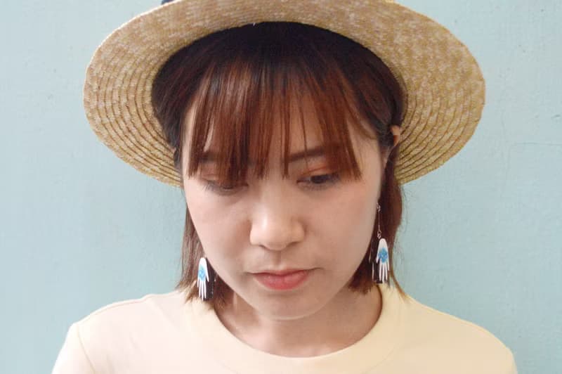 手中的星空 藍白色波點小手長款雙面手繪耳環耳夾 手繪木製