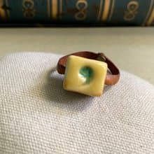 戒指 日本白瓷 自然釉色 無限看不膩色調 真皮革 藝術等級