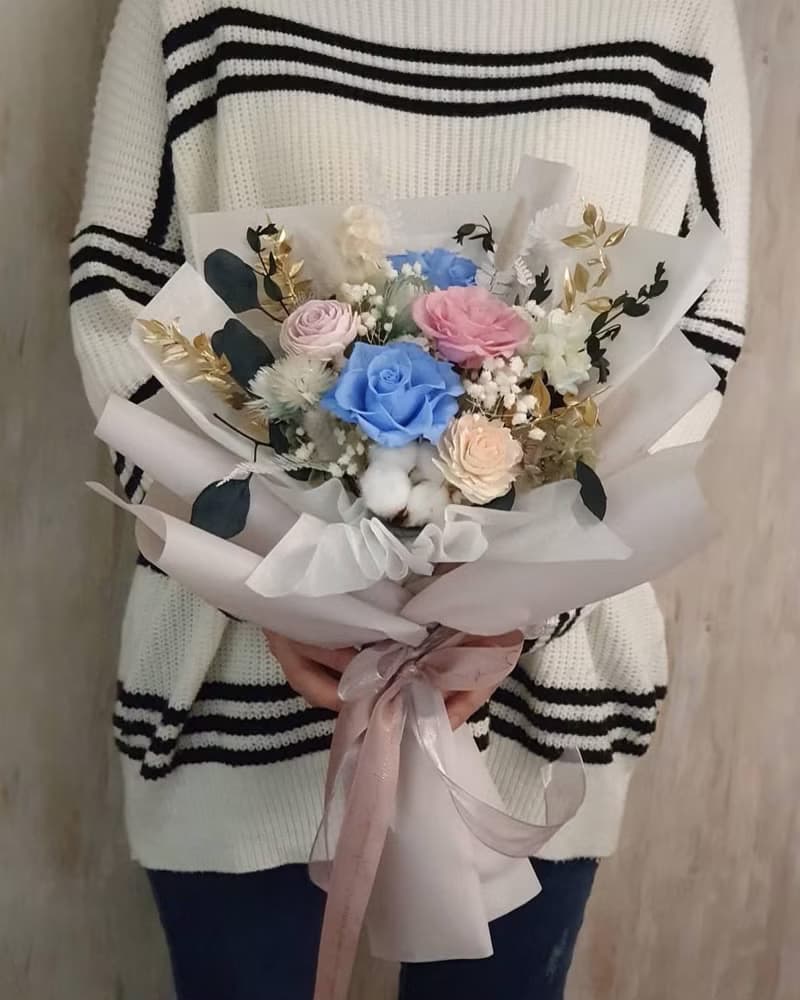 永生藍粉玫瑰花束 求婚花束 生日花束 情人節告白花束 現貨花束