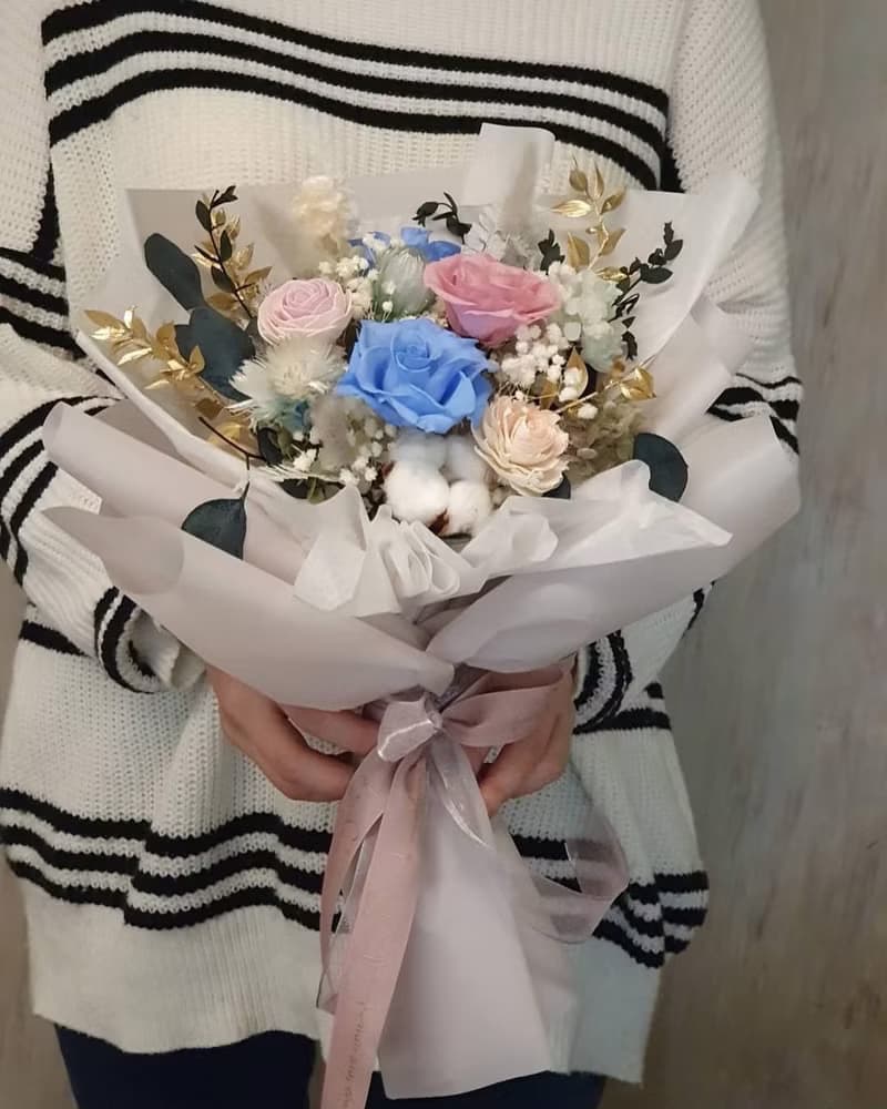 永生藍粉玫瑰花束 求婚花束 生日花束 情人節告白花束 現貨花束