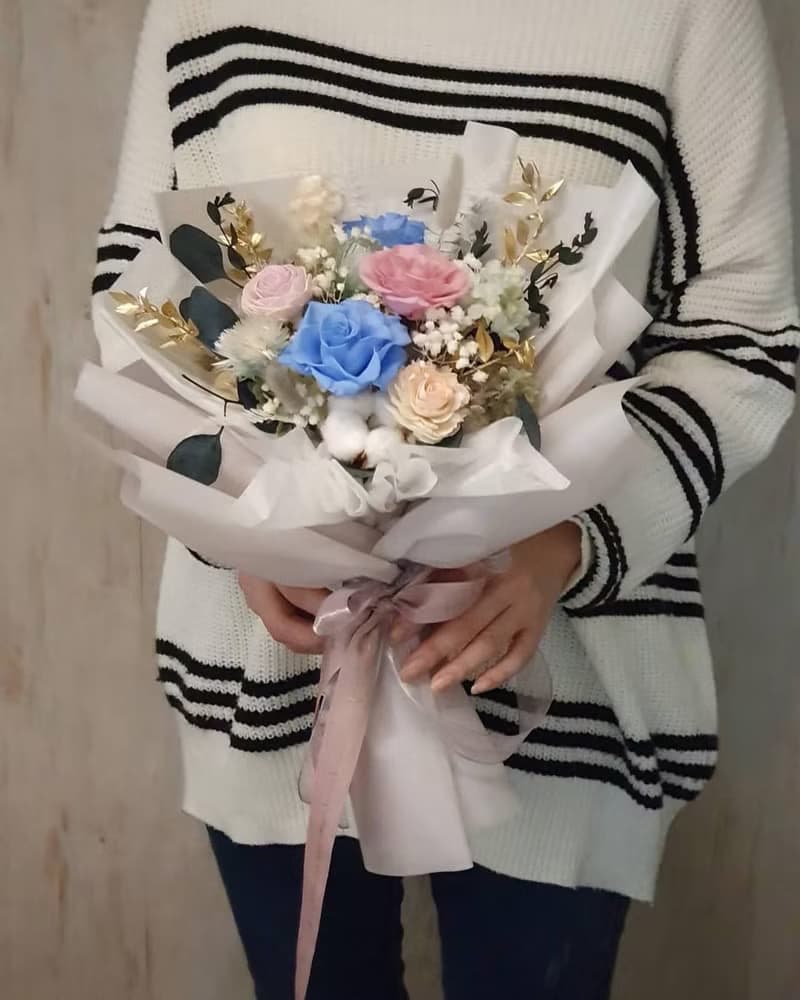 永生藍粉玫瑰花束 求婚花束 生日花束 情人節告白花束 現貨花束