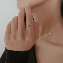 Small Daisy Ring 小雛菊花 祖母綠寶石 純銀戒指 優雅別緻