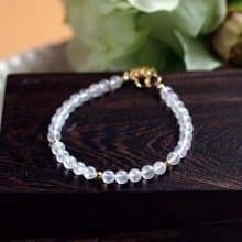 永遠の若さ・永遠の愛　ムーンストーンのブレスレット 6月誕生石