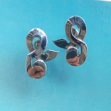 Vintage Jewelry 西洋古董飾品 TARA 厚實 銀色調 符號 栓式耳環