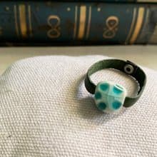 戒指 日本白瓷 自然釉色 無限看不膩色調 真皮革 藝術等級系列