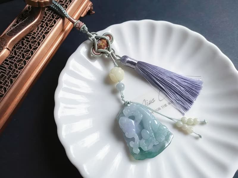 春彩 天然緬甸玉 翡翠 紫如意 翹色巧雕 螭龍 一葉致富 包掛 車掛