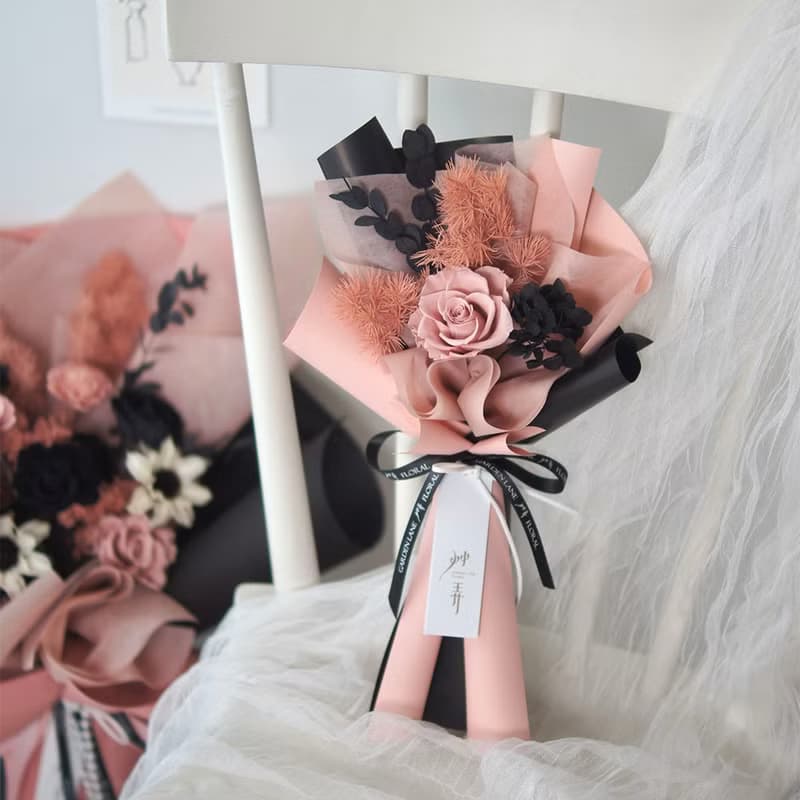 【艸弄Garden Lane Floral】Black Pink風永生花束-單朵