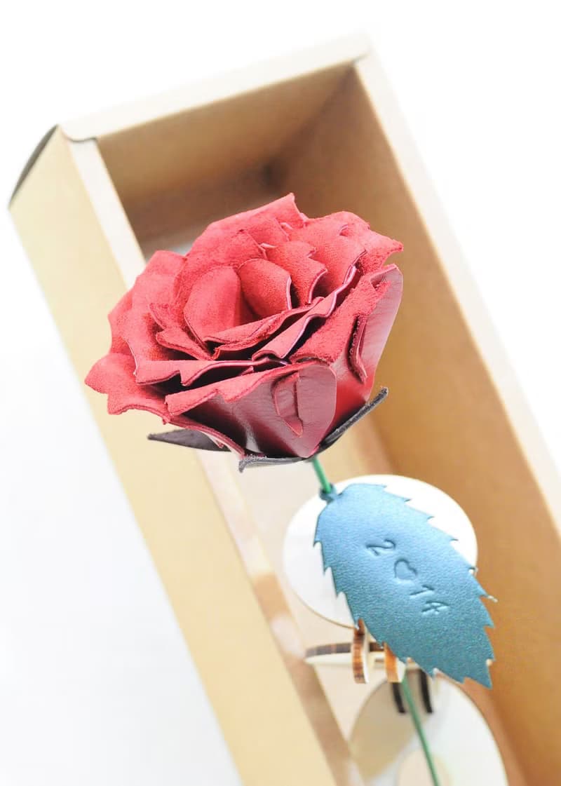 皮革玫瑰花 - 玫瑰紅 皮革材料包 情人節 免費刻名 Leather Rose