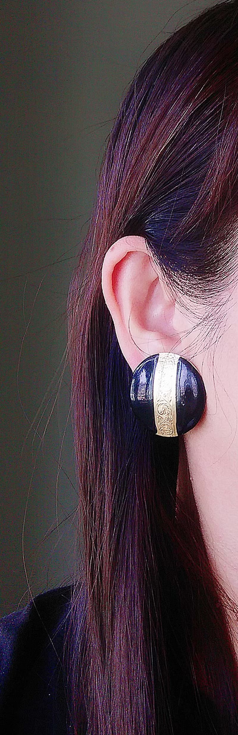 【西洋古董飾品 】黑色調  圓形簡約 雕紋 大耳環 夾式耳環