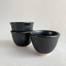 粼光黑釉。手工小茶杯 三入組 酒杯 陶杯 湯吞 茶具 教師節禮物