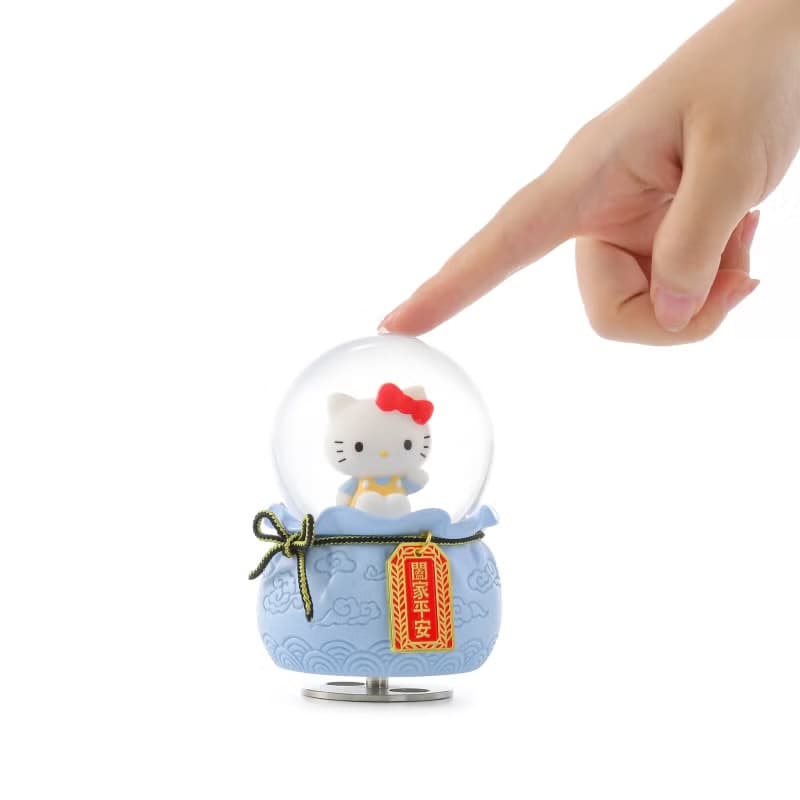 Hello Kitty 闔家平安御守水晶球音樂盒生日聖誕交換禮物新居開運