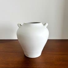 霧白釉雙耳花器