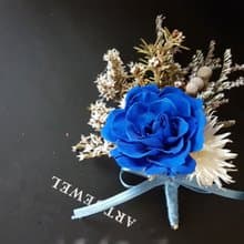 海藏設計│深海冰寶石藍。不凋花乾燥胸花。新郎胸花花束。