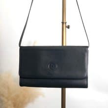 【 日本直送　名牌中古包 】GUCCI グッチ ショルダーバッグ ブラック ラウンドロゴ レザー 004.115.0289 vintage x5y2fj