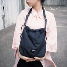 【DOUGHNUT】防潑水 肩背/側背 2用 可麗露包 澎澎空氣包-黑色 SE