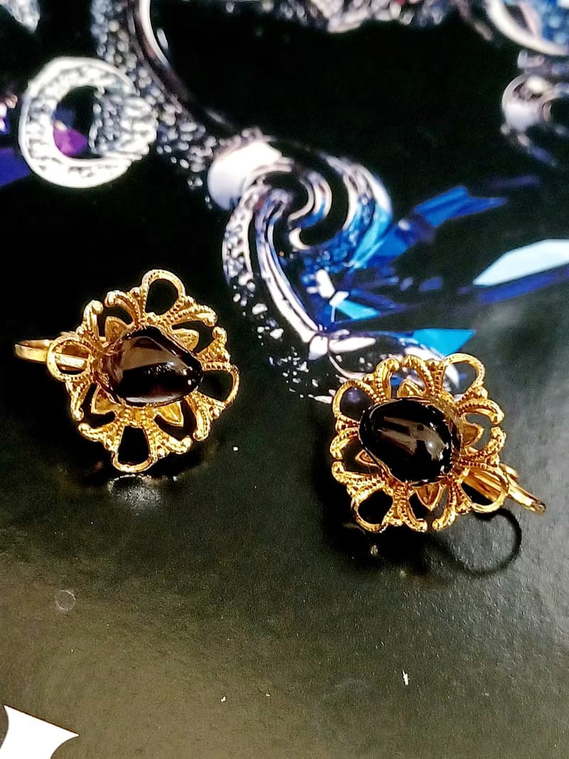 vintage jewelry 古典黑石金色花瓣 夾式耳環