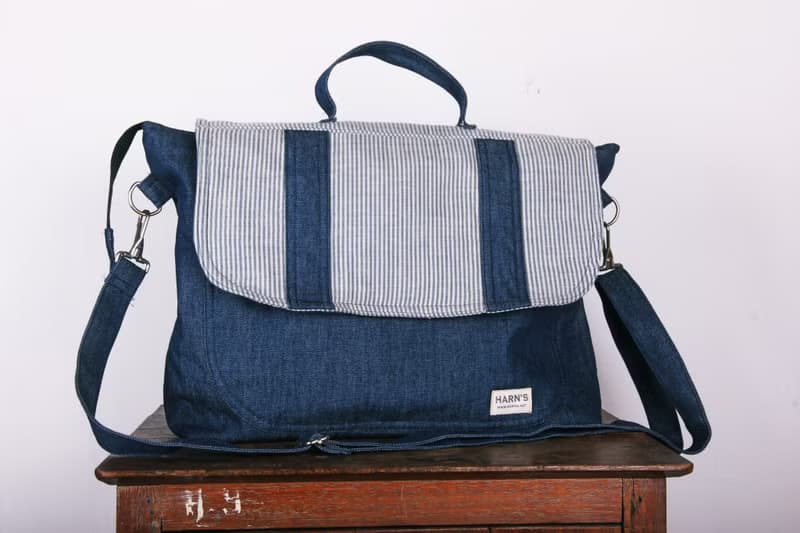 HARNS : 牛仔斜背包（深藍色）