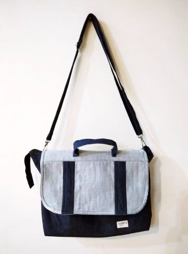 HARNS : 牛仔斜背包（深藍色）