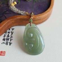 天然和田玉晴水如意吊墜 大塊料料子細潤 脂份很高搭配白水晶珠鏈