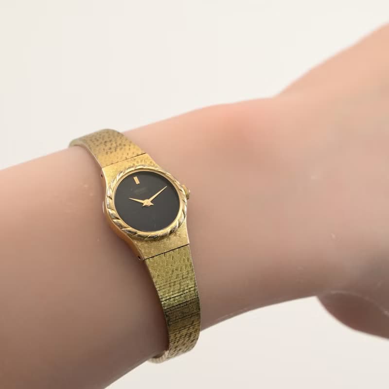 ヴィンテージ SEIKO ラウンド 19mm ゴールドベルト 黒文字盤 ステンレス 女性用 クォーツ 腕時計 手錶 古董錶 復古手錶