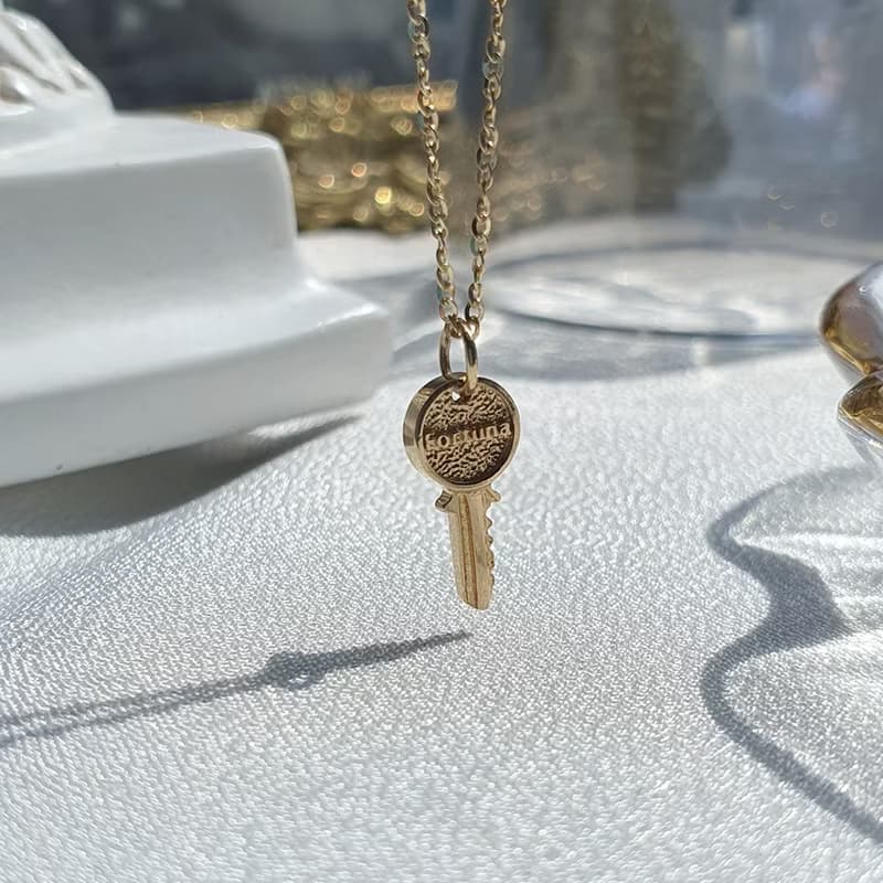 FORTUNA Lucky Key Necklace 14k