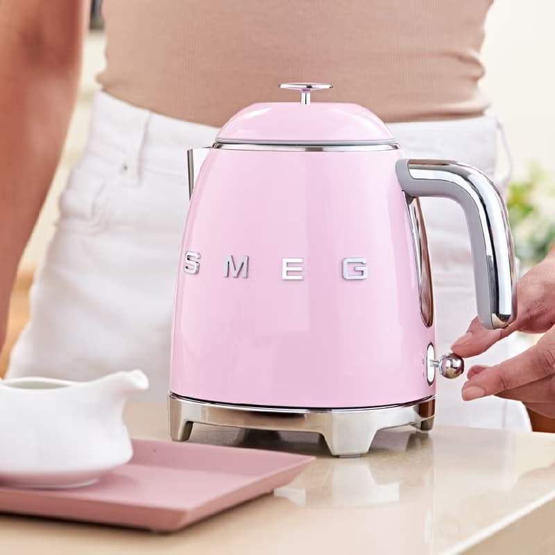 【SMEG】義大利復古0.8L迷你電熱水壺-粉紅色