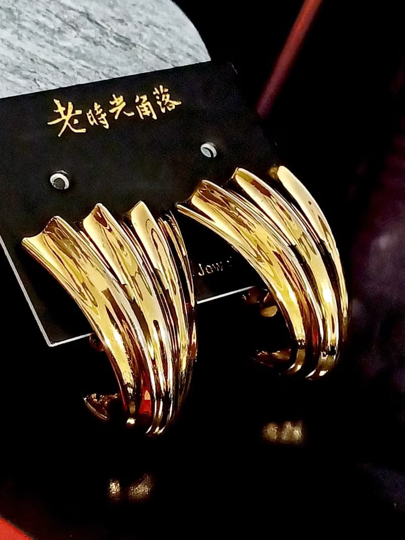 vintage jewelry  古董金色鴨蹼型夾式耳環