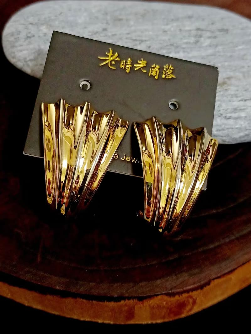 vintage jewelry  古董金色鴨蹼型夾式耳環
