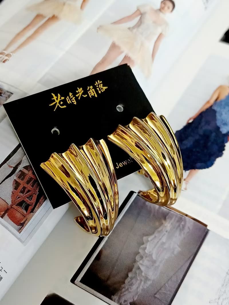 vintage jewelry  古董金色鴨蹼型夾式耳環