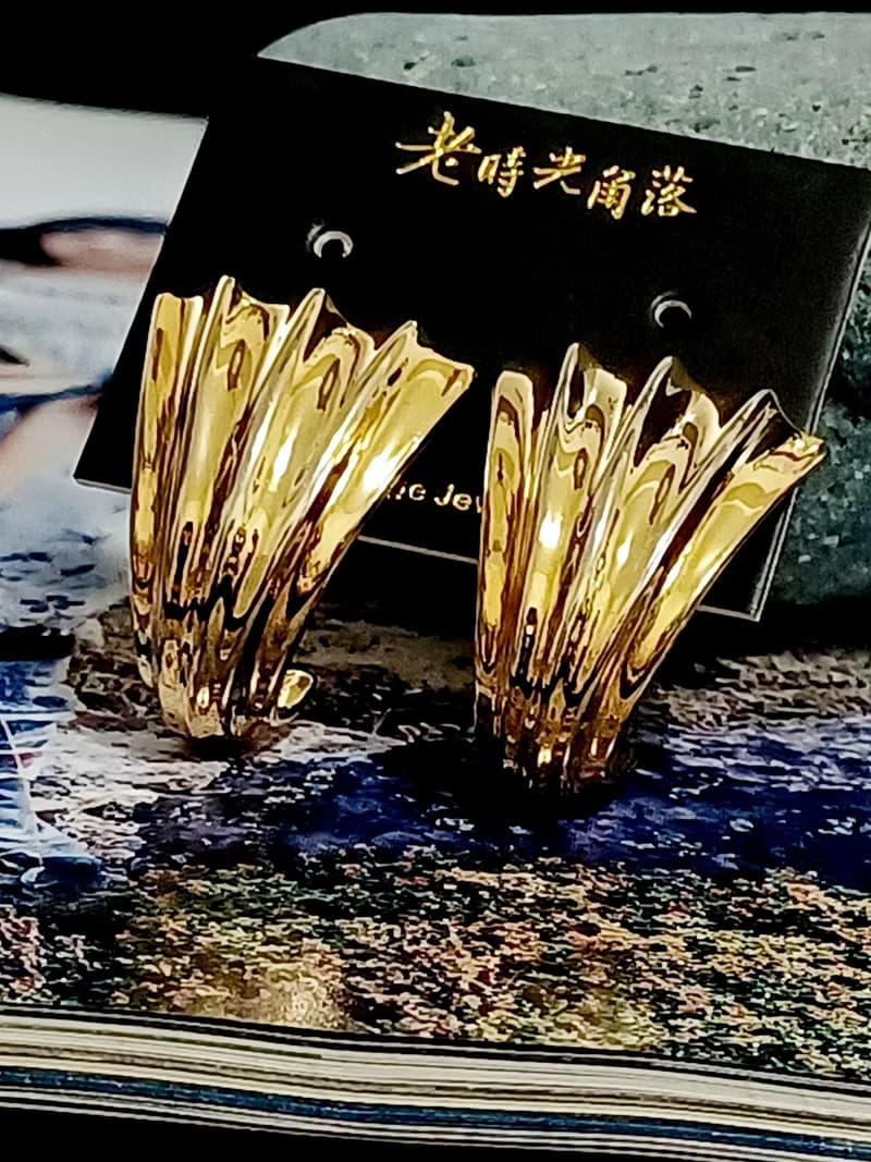 vintage jewelry  古董金色鴨蹼型夾式耳環