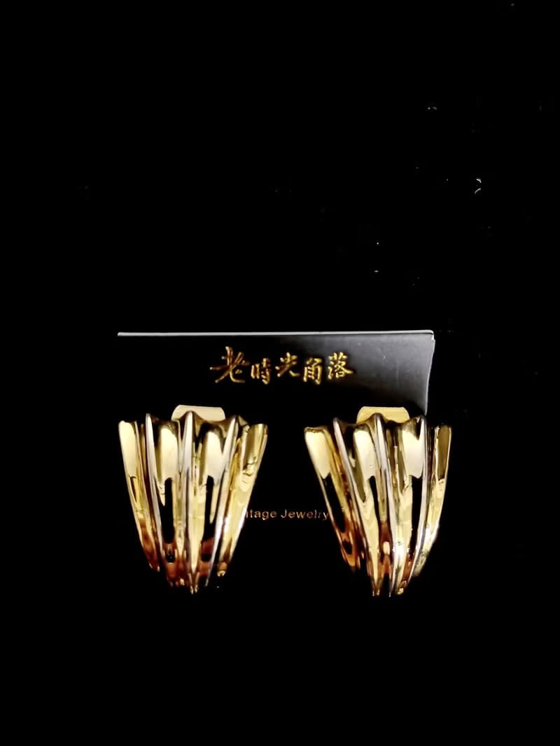 vintage jewelry  古董金色鴨蹼型夾式耳環