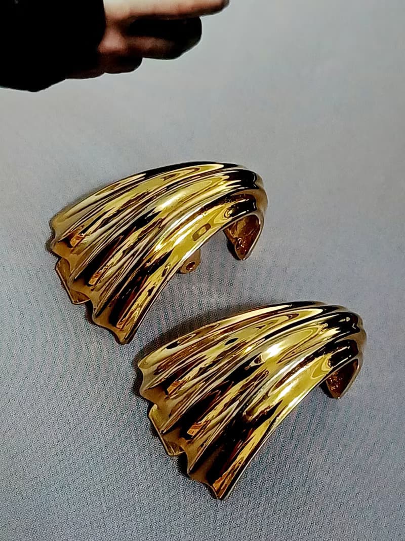 vintage jewelry  古董金色鴨蹼型夾式耳環