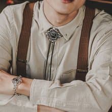 紳士鳶尾花 保羅領帶 Bolo Tie 皮革項鍊 皮繩領帶 長項鍊