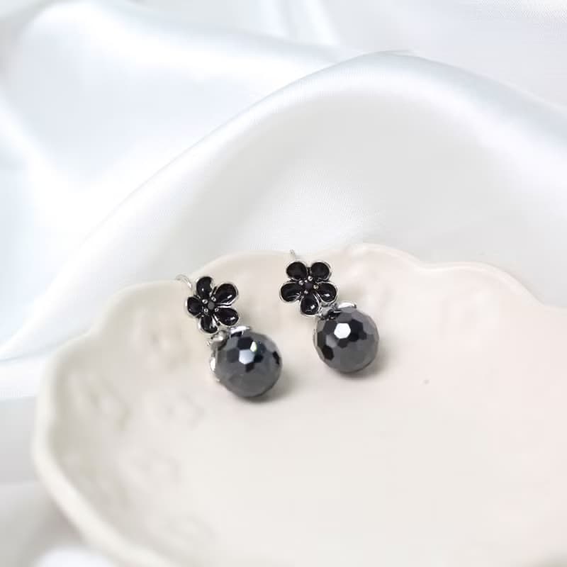 【SWS飾品】古典花朵耳環 。純銀耳環 / 鋯石 / 925純銀