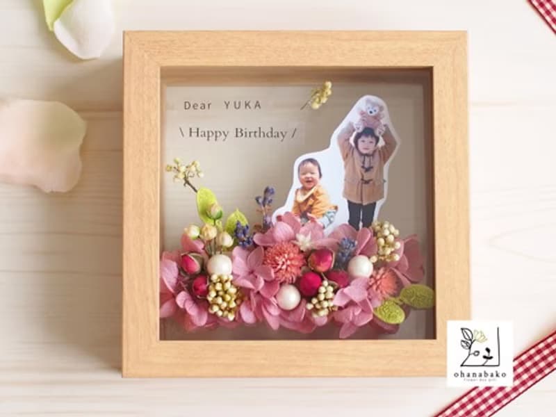 【写真データを送るだけ誕生日/送別/結婚祝い/還暦祝い】可愛いお花畑_プリザーブドとドライフラワーのガラスフレーム