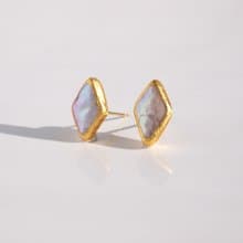日本製  ペールピンク×菱形パール　希少な色と形の金箔パールのピアス・イヤリング　数量限定