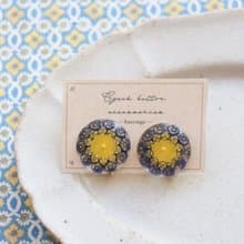小花花圈 / 捷克玻璃鈕扣飾品(耳夾)