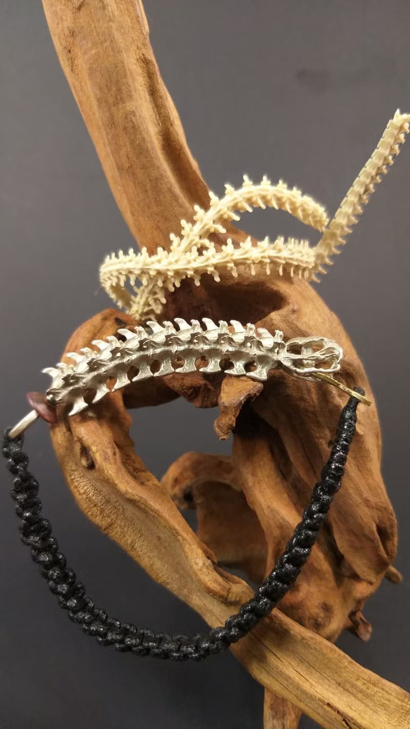 蛇鍊。捨戀 銀製 白 蛇脊手鍊 蠟線編織【脊鍊系列】