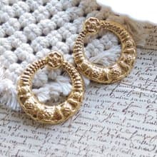 Vintage Jewelry 西洋古董飾品 金色調 浮雕 環圈 針式耳環