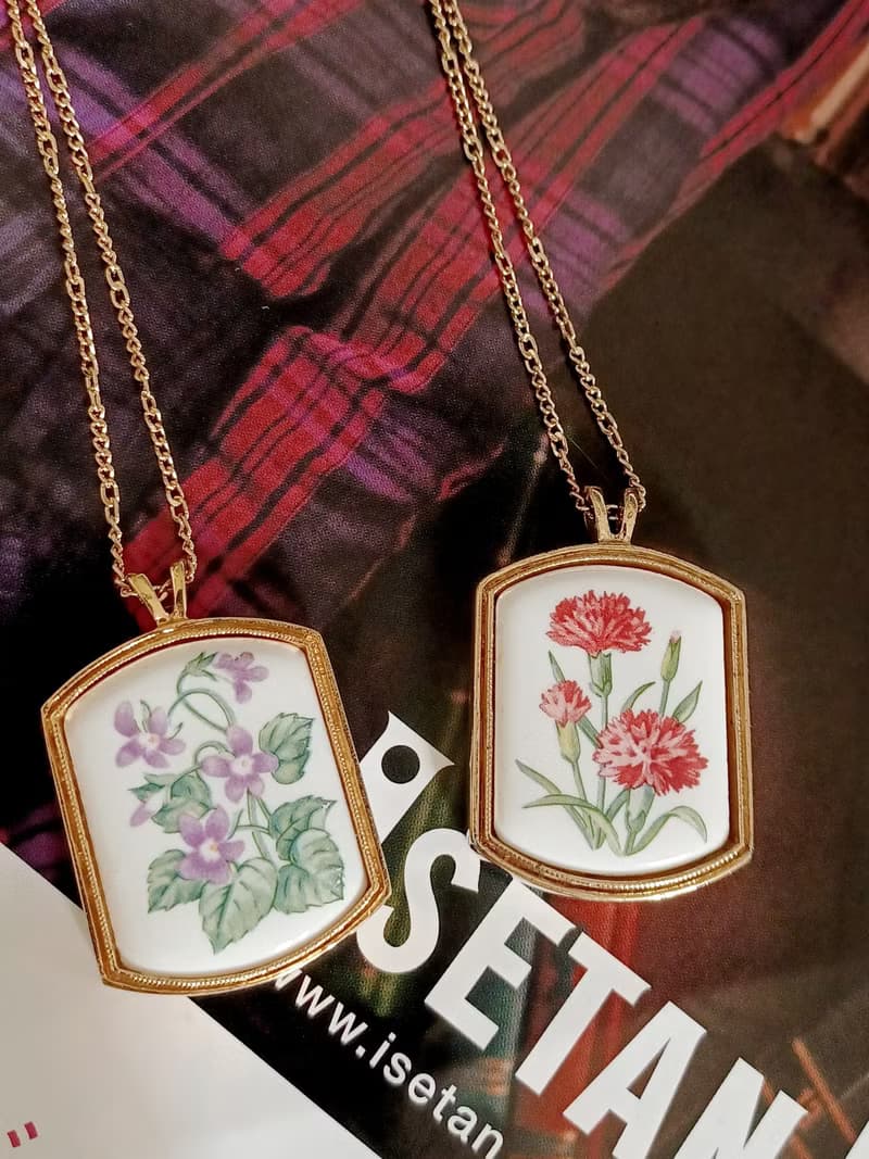 vintage jewelry  AVON  1980年 康乃馨 結梗 瓷繪紀念項鍊