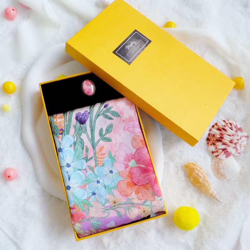 【春日絲巾】花繁蝶舞絲巾+絲巾扣高貴禮盒 | 母親節禮物