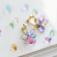 【ピアス・イヤリング】カラフルなのに上品 淡い虹色 レインボー 花火