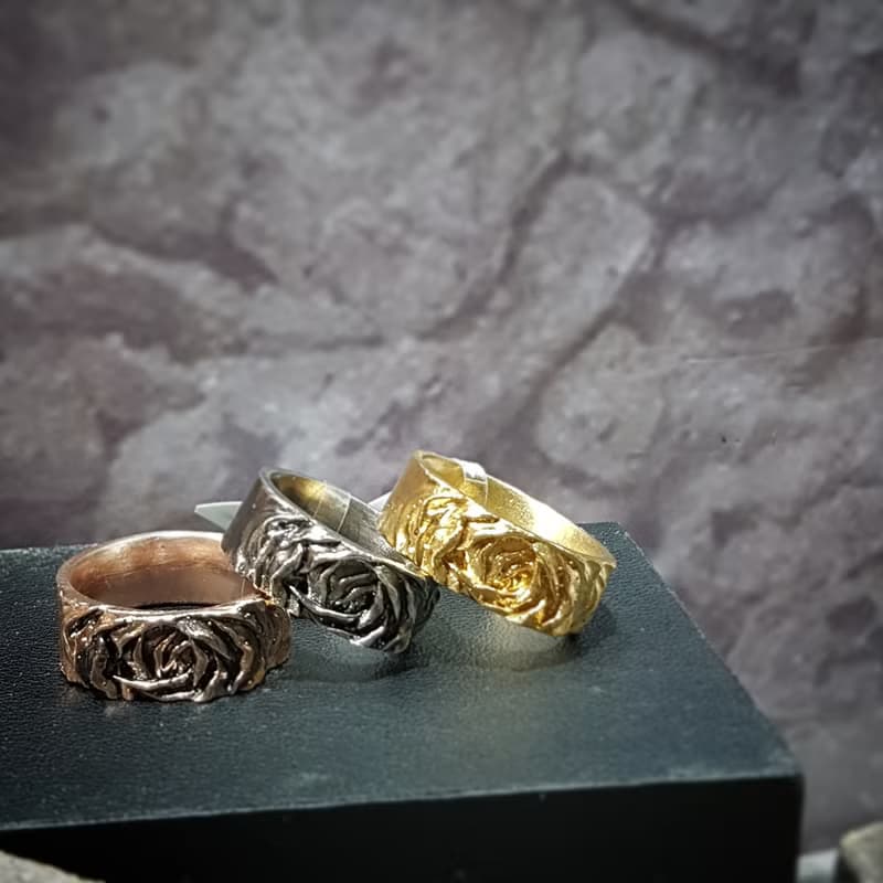 Rough rose ring