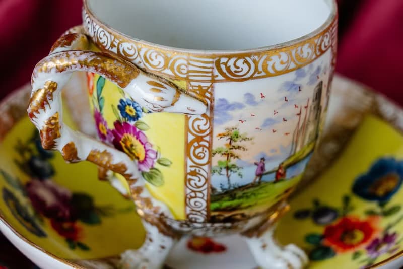 維也納窯雙蛇把手風景花卉咖啡杯 - 西洋古董