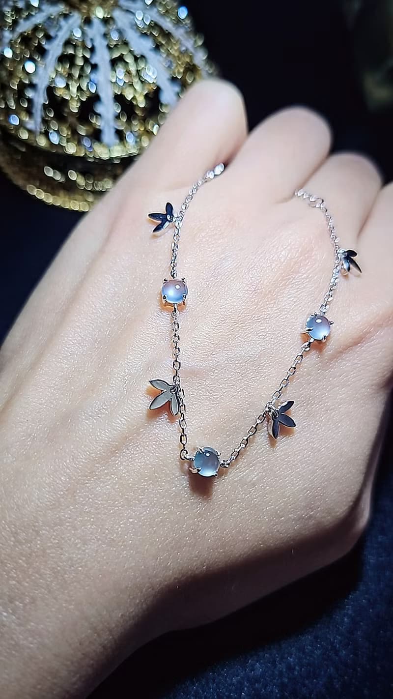 |藍剛女神|A貨翡翠冰玻淡藍剛蛋面5mm純銀鍍18k愛心款手鏈