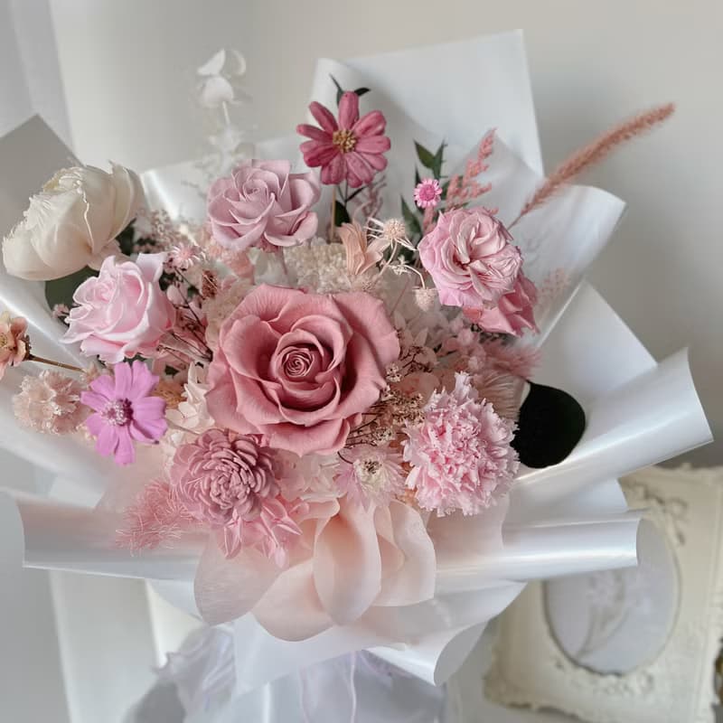 SEE 看見花藝設計 | 永生花 | 玫瑰 | 甜美浪漫粉不凋花束