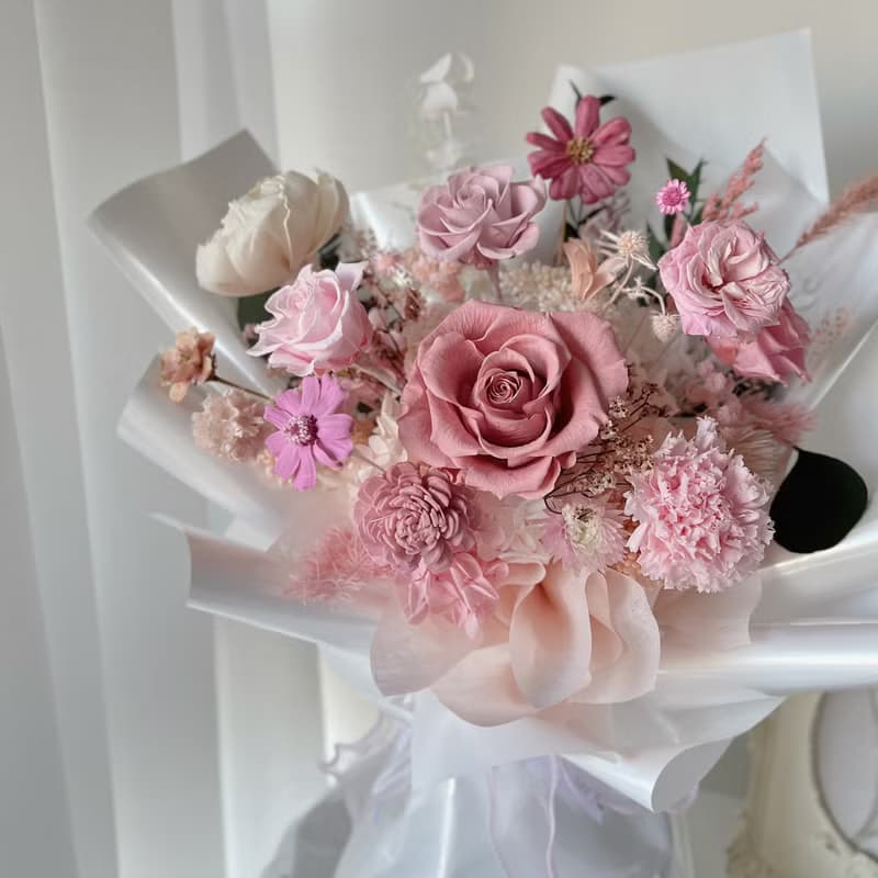 SEE 看見花藝設計 | 永生花 | 玫瑰 | 甜美浪漫粉不凋花束