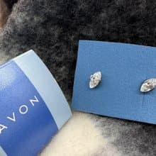 老又好古董珠寶 AVON 銀色透明馬眼萊茵石針式耳環 P590A