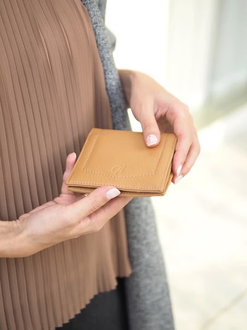 Hannah (Vanilla) : Small leather short wallet, folded wallet, Mini wallet
