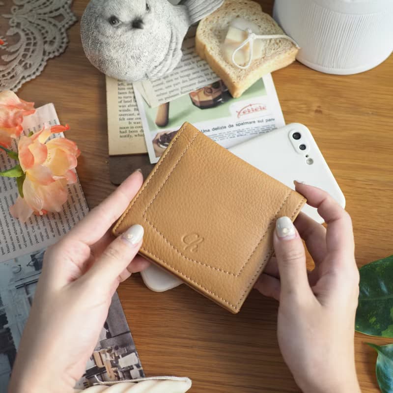 Hannah (Vanilla) : Small leather short wallet, folded wallet, Mini wallet